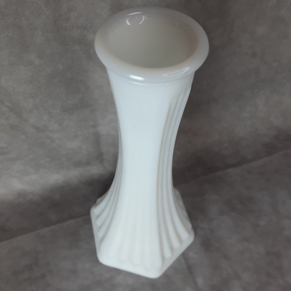Vintage E.O. Brody Co 145 Milk Glass Bud Vase Small 6 " White - Picture 4 of 6